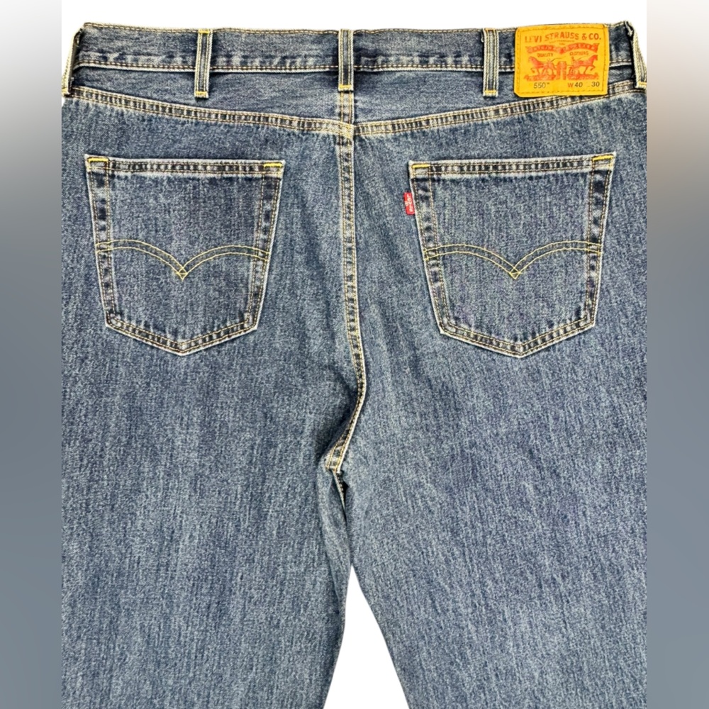 Levi Strauss 550 Jeans- Like New - Picture 6 of 7